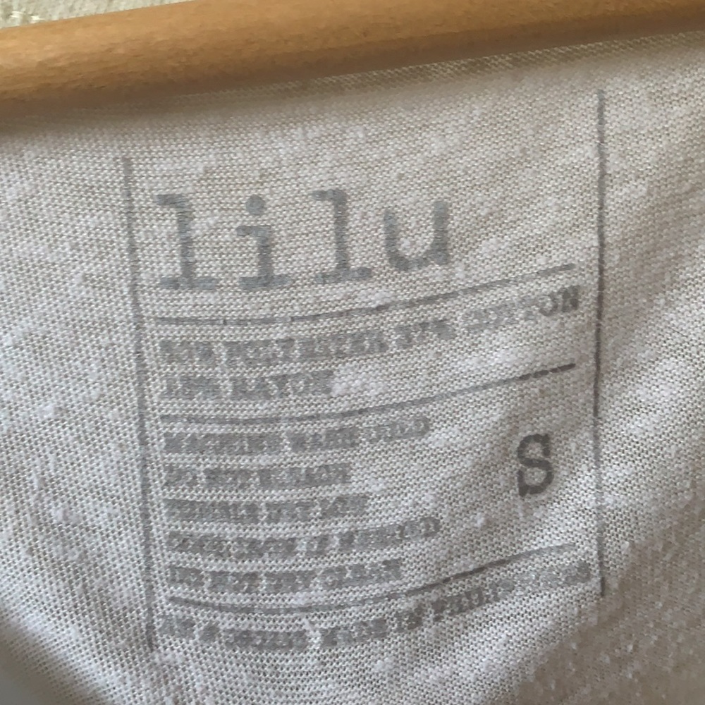 Simple Tee - Picture 2 of 3